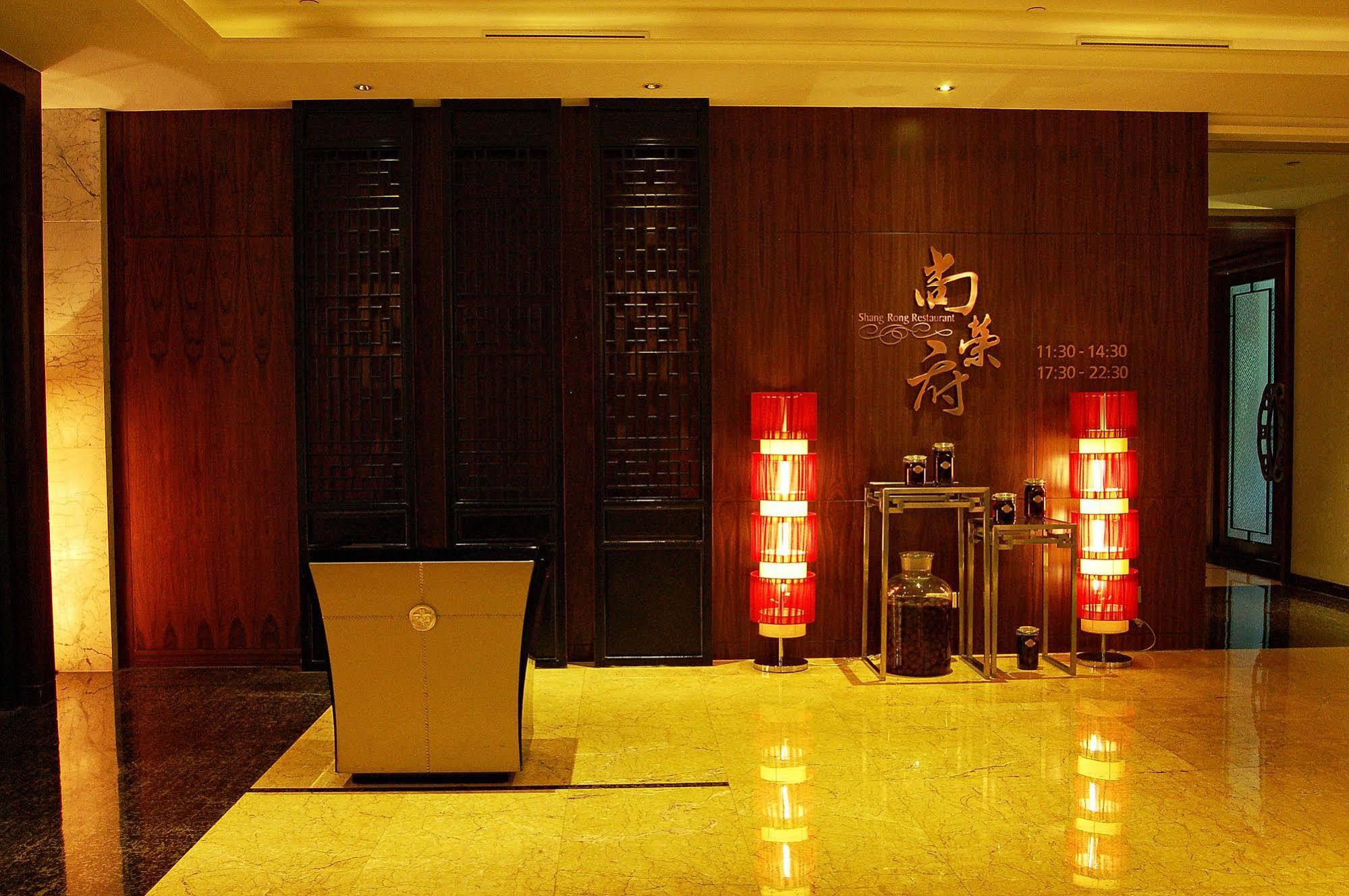 Wyndham Grand Plaza Royale Oriental Xangai Exterior foto